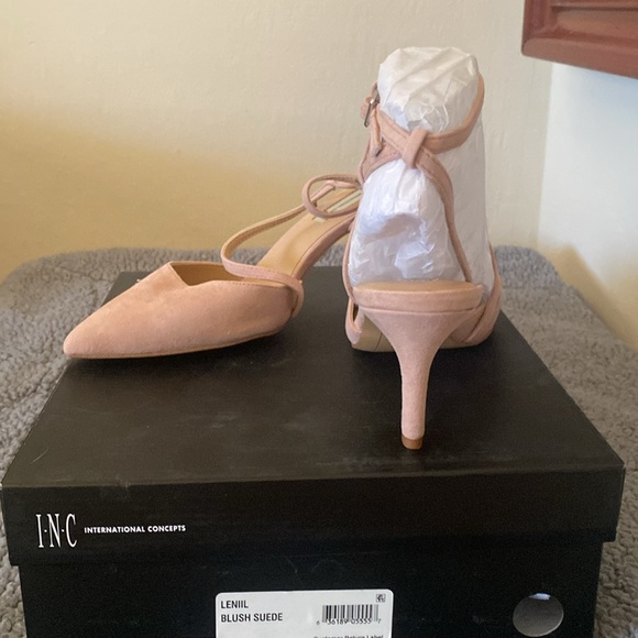 INC blush suede pumps - Picture 4 of 11